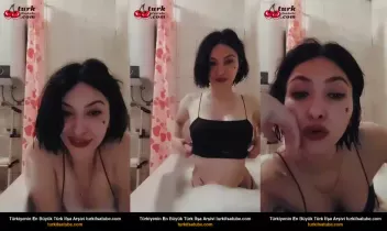 Kadının Küvet Su İfşası: Seksi Tango Dansı