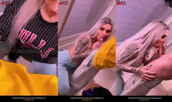 Sakso, çıplak kız üvey kardeşi soymaya ikna etti